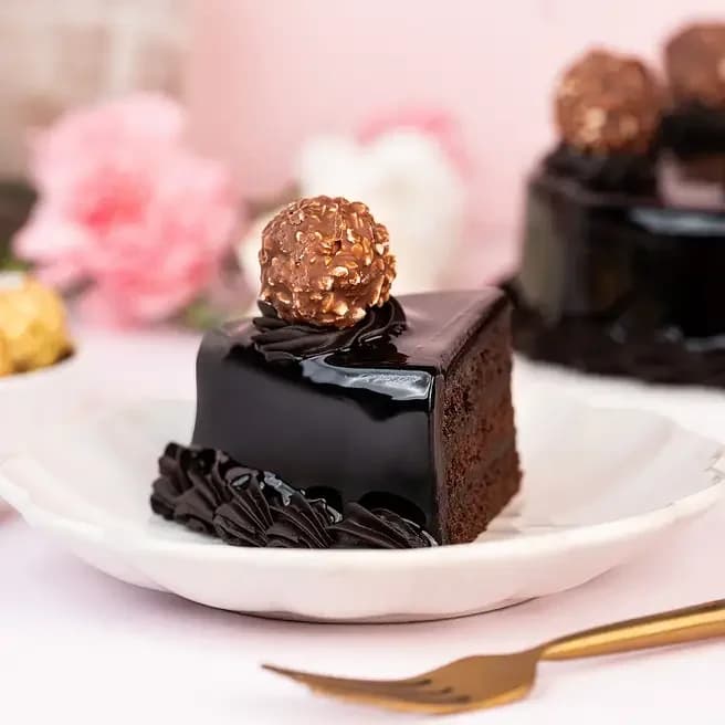Ferrero Rocher Truffle Cake Sweet  2 Kg — view 3 of 3