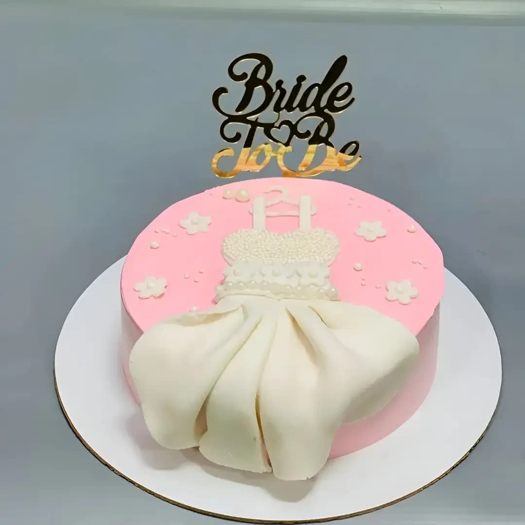 Future Mrs Cake Royale — view 1 of 1