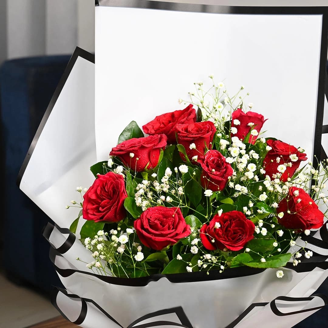 Delicate Ravishing Red Roses Flowers Bouquet — view 3 of 3