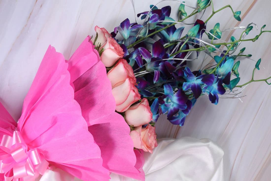Orchid rose due Flowers  bouquet — view 3 of 3