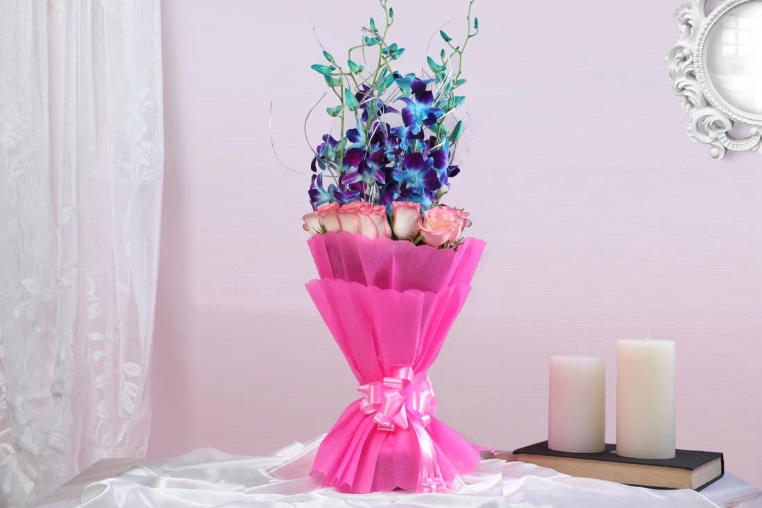 Orchid rose due Flowers  bouquet — view 1 of 3