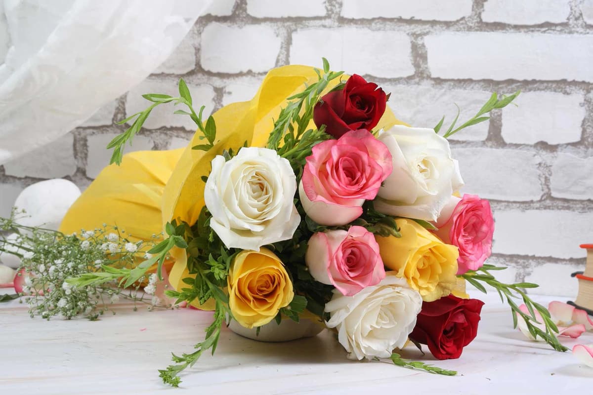 Vibrant rose Flowers  bouquet — view 3 of 4