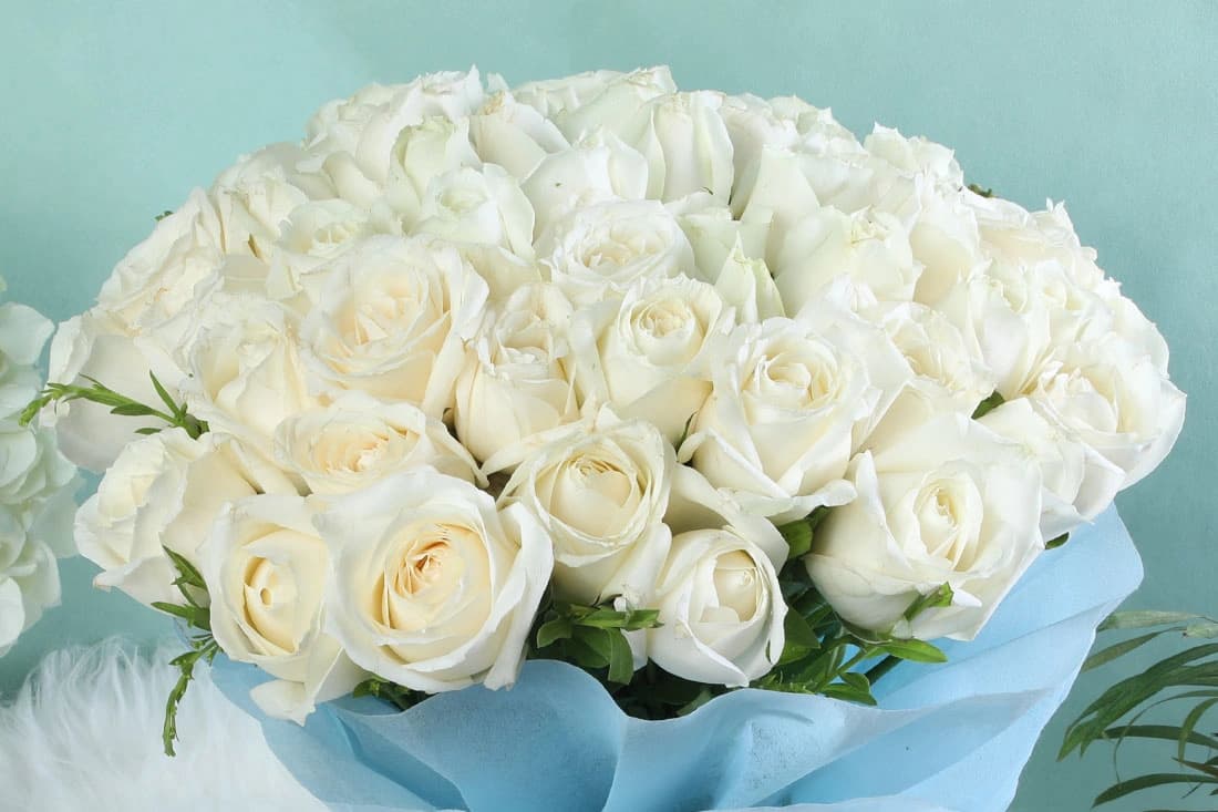 Pearl White Flowers  rose bunch — view 4 of 4