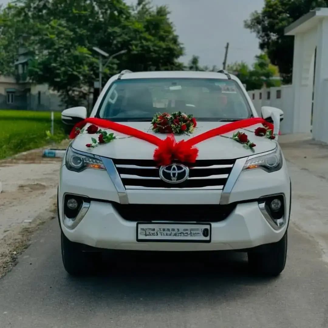 Elegant Floral Wedding Car Decor — view 2 of 4