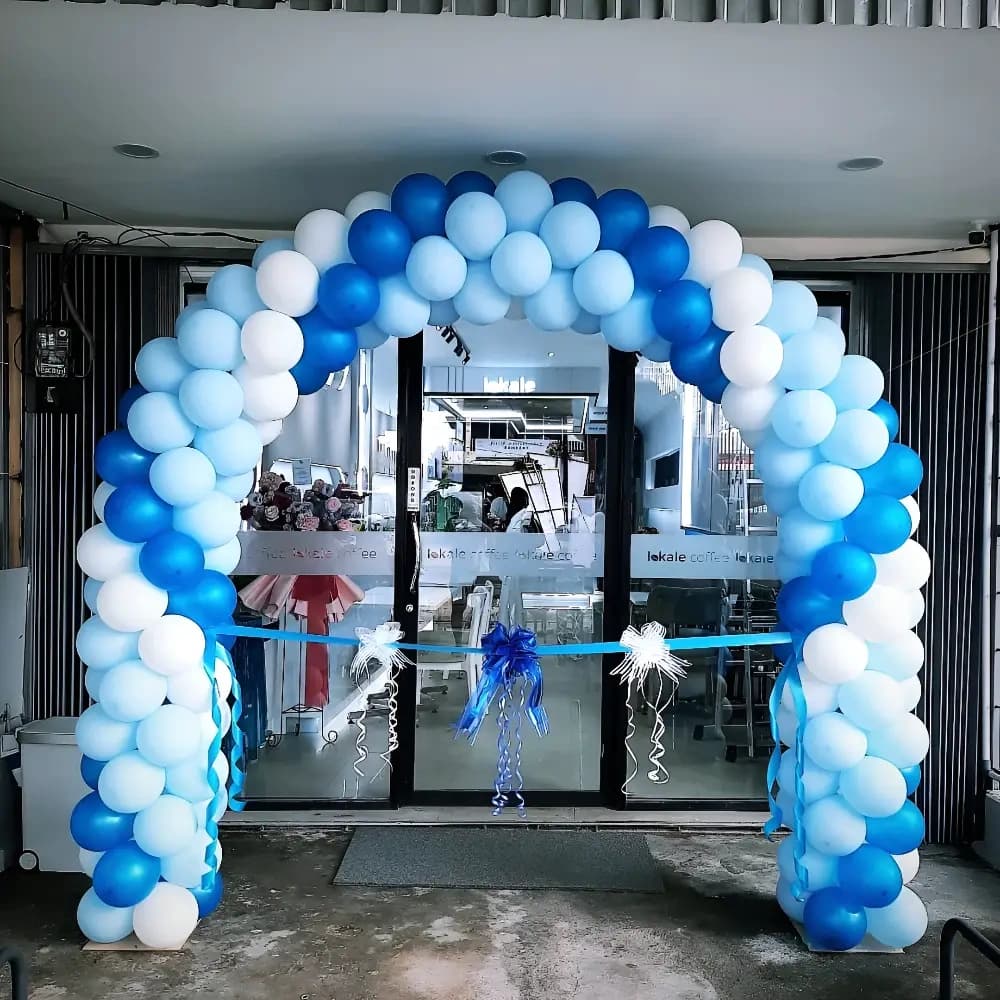 Balloon Gate For Shop Opening Decor — view 1 of 2