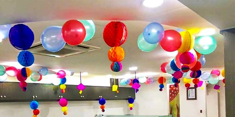Lanterns And Balloons Office Decor Set — view 3 of 3