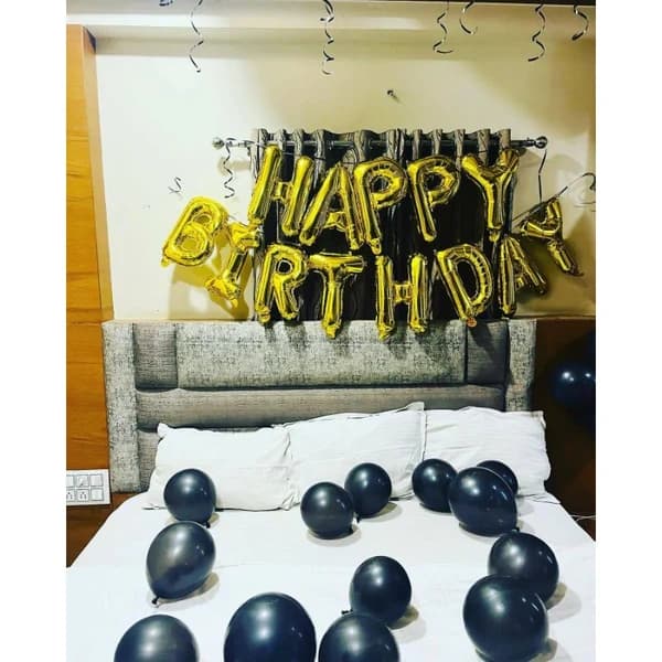 Simple Balloon Decoration in hotel room Set — view 2 of 3