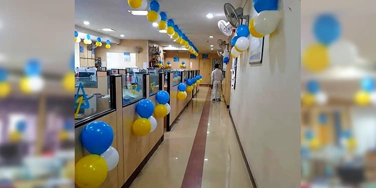 Blue-Yellow-White Balloons Office Decor Set — view 3 of 3