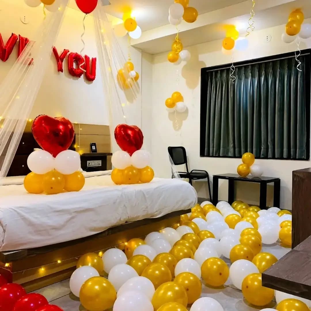 Delightful Balloon Room Decor — view 3 of 4