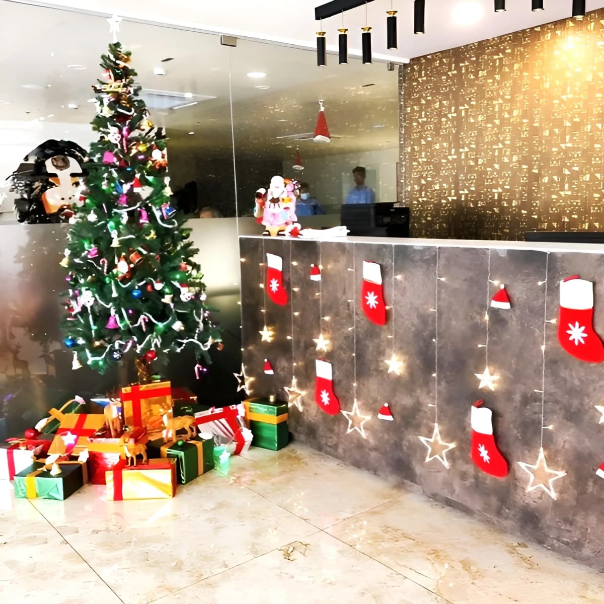 Office Reception Christmas Decoration Set — view 2 of 2